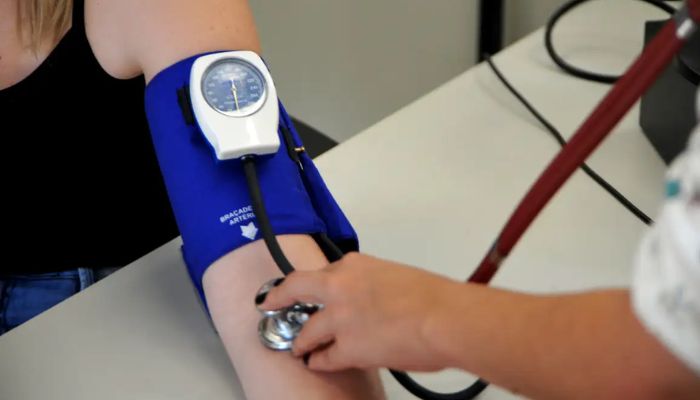 Médicos alertam para riscos de prescrição de testosterona para mulher